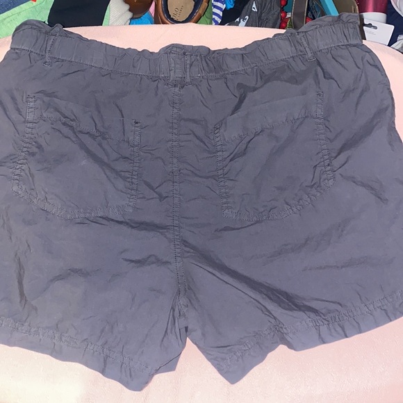 Lou & Grey gray shorts size med - Picture 4 of 4